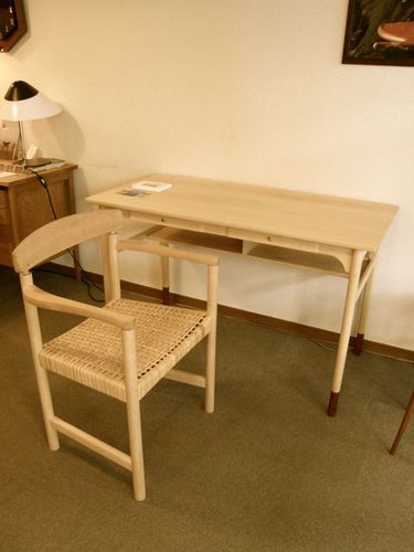 ykt desk&905.jpg